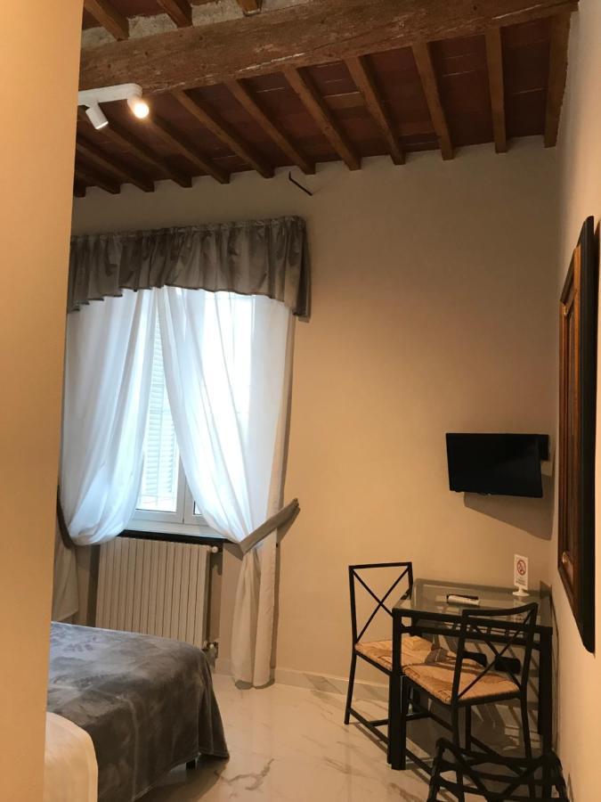 Paola Hotel