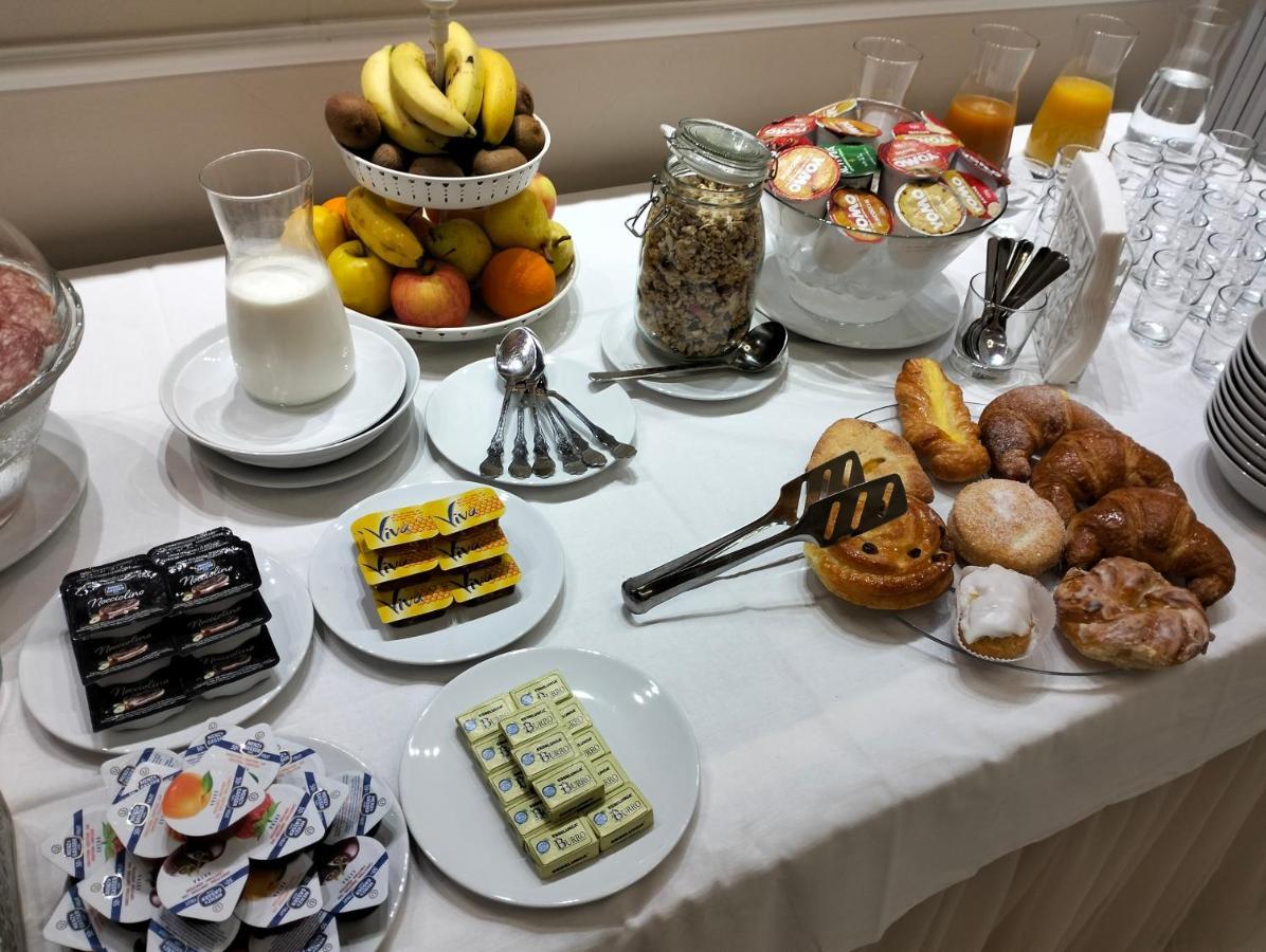 Paola Hotel