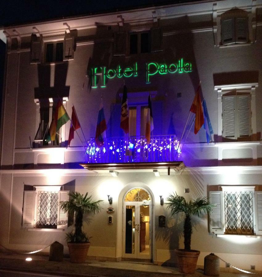 Paola Hotel *