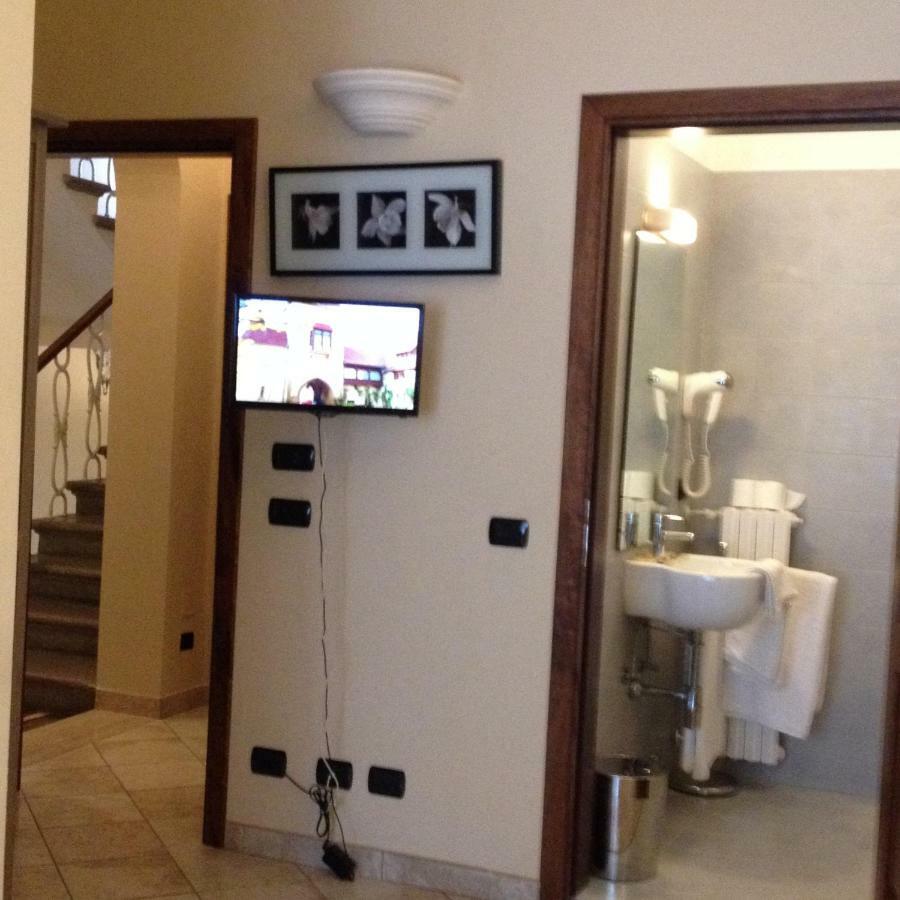 Paola Hotel