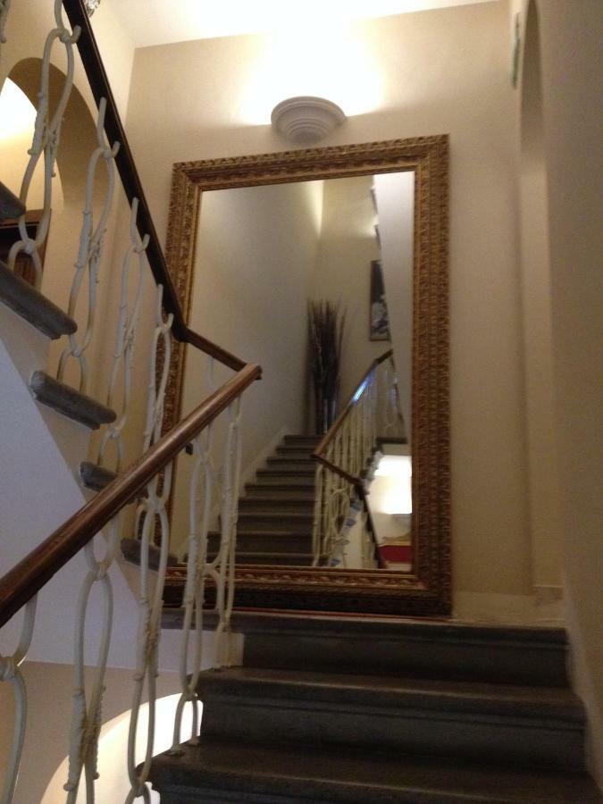 Paola Hotel *