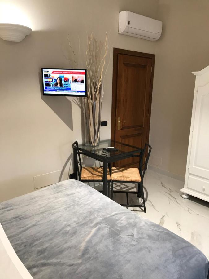 Paola Hotel *